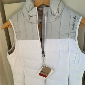 NWT Beautiful Grey & White Reebok Puffer Vest